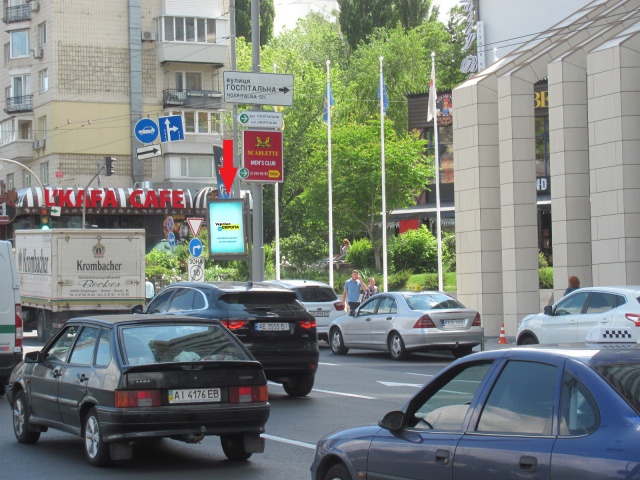 Сітіскролл 1.2x1.8,  Басейна вул, 17 (ТЦ Gulliver), на перетині з вул. Госпітальна, в напрямку Лесі Українки бул.