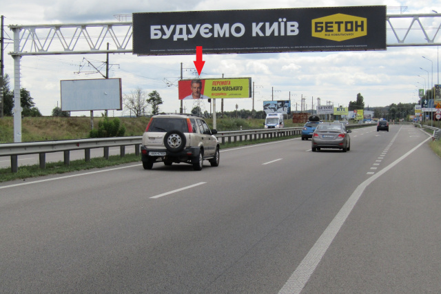 Щит 6x3,  Новообухівська траса (Дніпровське шосе), в напрямку з м. Київ, 300м до АЗС ОККО лівий 8 км + 300м