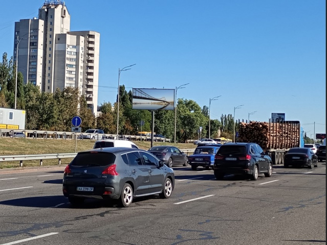 Щит 5.7x2.8,  Кільцева дорога (на роздільнику), (АТБ-маркет, автосалони "Toyota", "Lexus", "Volvo", АЗС "ОККО"), в напрямку просп. Академіка Глушкова