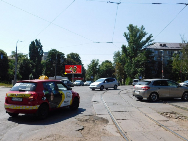 Призма 6x3,  Вацлава (Лепсе) Гавела бульв. / вул. М. Василенка