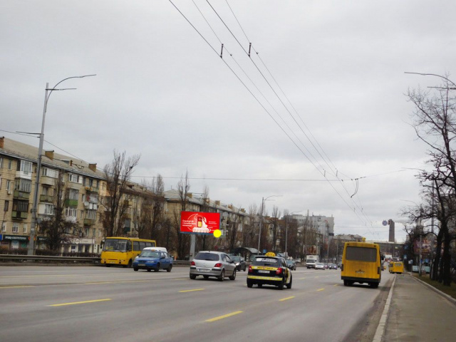 Призма 6x3,  Соборності пр-т, навпроти буд.5, 2-й від Дарницької пл., з центру