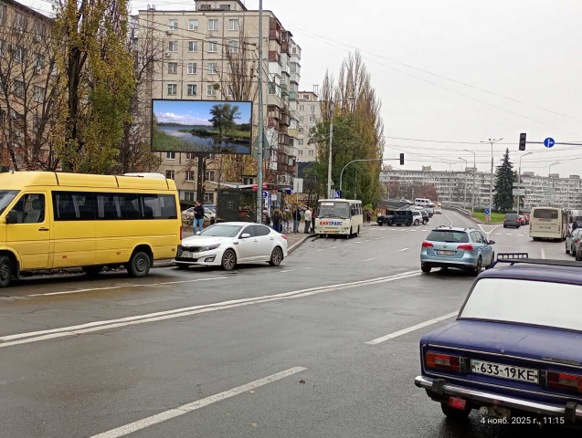 Щит 6x3,  Юри Гната вул.,9 (ТЦ "Квадрат", ТЦ "Дитяча Країна",кінотеатр "Лейпциг", Сільпо, Велика кишеня, Ельдорадо), в напрямку просп. Л. Курбаса