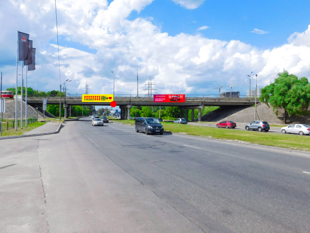 Міст 2x8, Шляхопровід на перетині вул. добрининській та Богатирській, в напрямку від центру (праворуч) Міст 2x8, Шляхопровід на перетині вул. добрининській та Богатирській, в напрямку від центру (праворуч)