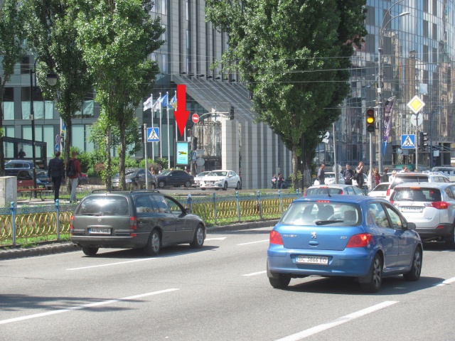Ситилайт 1.2x1.8,  Басейна вул, 17 (ТЦ Gulliver), на перетині з вул. Госпітальна, в напрямку Бессарабська пл.