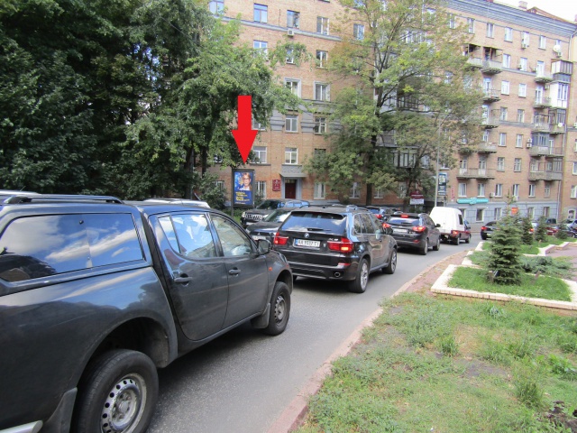 Сітілайт 1.2x1.8,  Кловский спуск, 14, (Правекс Банк, Укртрансгаз, "Bereznitsky Gallery", UniCredit банк, мото "Biker Store"), в направ. Мечникова ул.