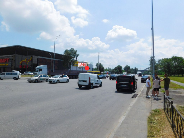 Призма 2x4,  Дніпровська набережна /вул. Березняківська, 31