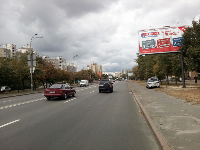Призма 6x3,  Харківське шосе, 55 ("Сільпо", АЗС "ОККО", Укрсиббанк, Приват Банк), в напрямку Дарницька площа