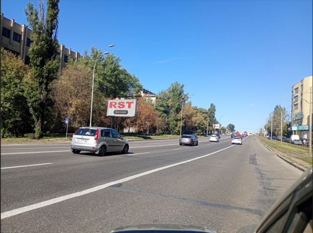 Призма 6x3,  Харківське шосе,50 (ТЦ "МегаСіті", Інститут Хімії, Фора, Приват Банк, УкрСибБанк, МакДональдз), в напрямку Дарницька площа